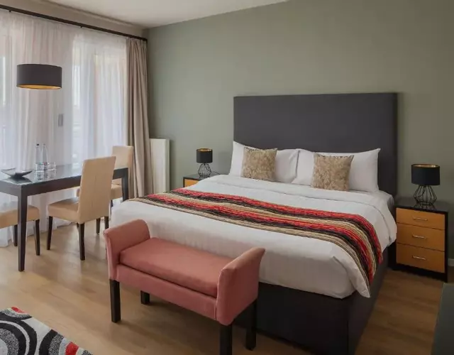Escala Hotel & Suites