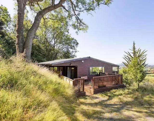 Grove Lodge, Contemporary Cabin in Mendip Hills
