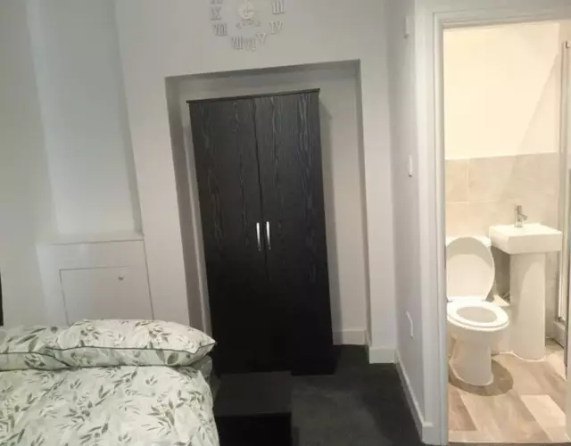 Ensuite double-bed (G1) close to Burnley city centre
