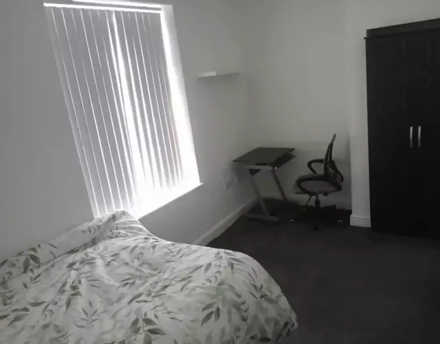 Ensuite Double-bed (G3) close to Burnley city centre