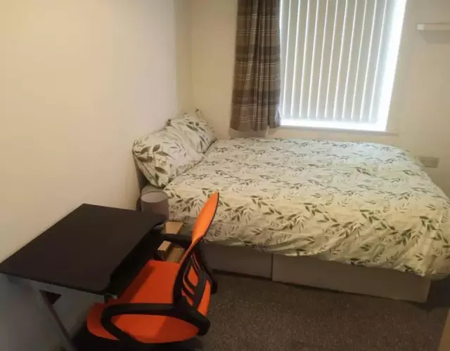 Ensuite Double-bed (H1) close to Burnley city centre