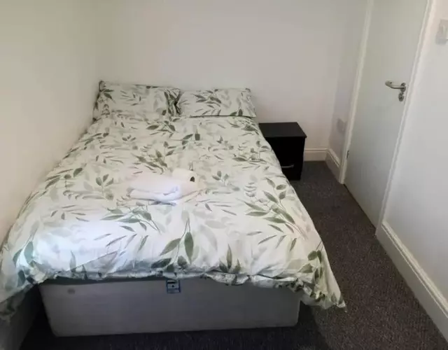 Ensuite double-bed (R4) close to Burnley city centre