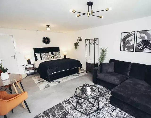 Hen & Chickens Luxury Apartments, Free Parking, By DerBnB