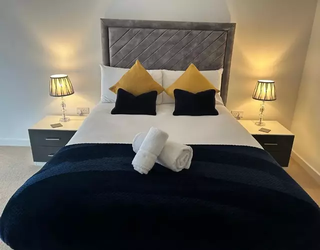 Kingsway House - Spacious 4 Bed Home From Home in Derby