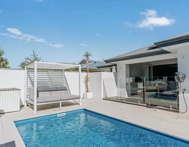 Sundrift: Tranquil Retreat with Spectacular Views