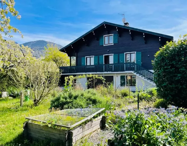 Chalet entre lac et montagnes