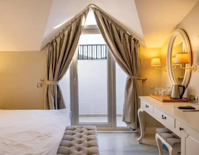 Pinehill Hotel & Suites