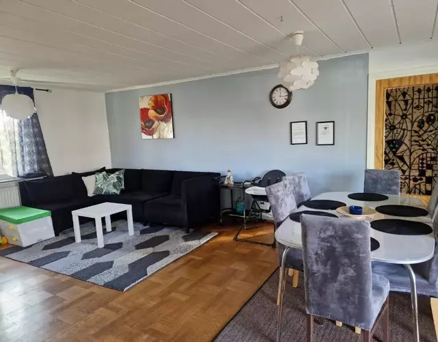 Villa med egen parkering. Möjlighet att boka från 1 och upp till 5 personer.