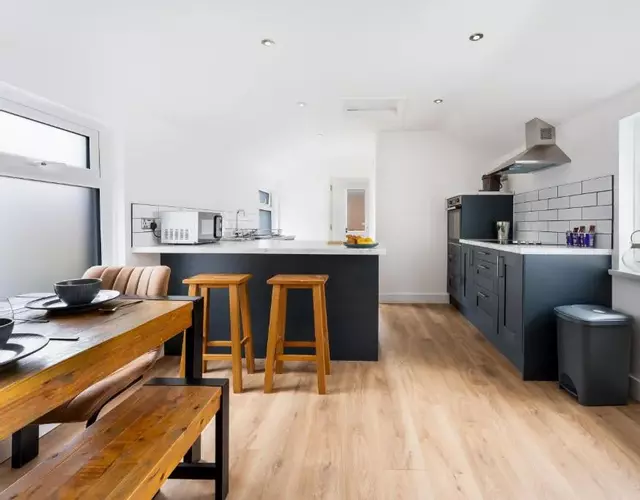 Modern and Comfy Church Rd Flat 2 with Parking