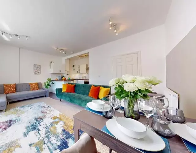 City Centre 2 Bedroom-2 Bath Apartment-Sleeps 6