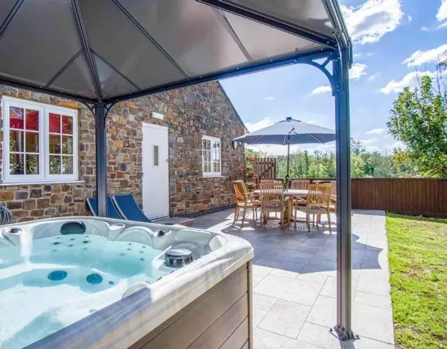 The Barn - 4 Bedroom - Tyn-Y-Coed Farm - Cardiff