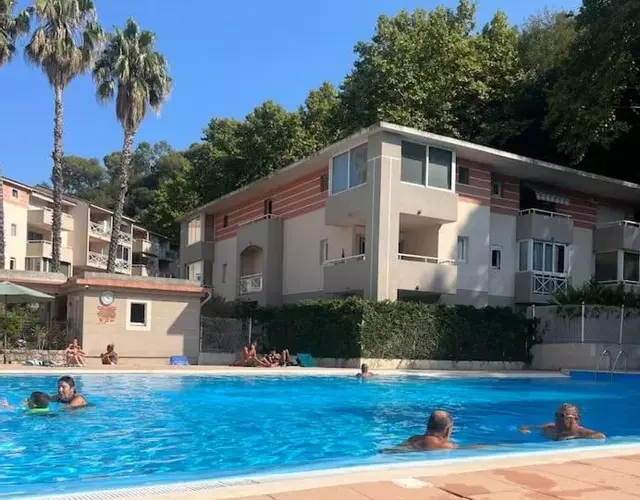 appartement rez de jardin 6 personnes cagnes sur mer 06 piscine et tennis