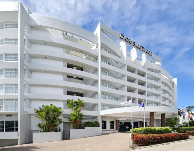 DoubleTree by Hilton Cairns