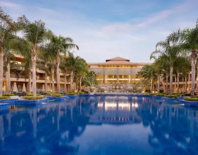 Dusit Thani LakeView Cairo