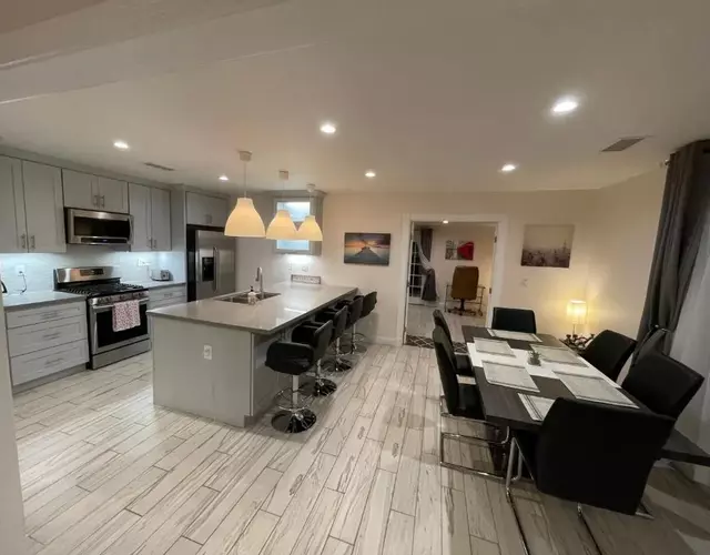 Cheerful, Beautifully Remodeled, Modern, Comfortable Home