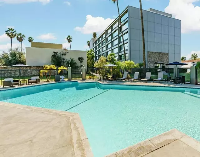 Courtyard by Marriott Los Angeles Woodland Hills