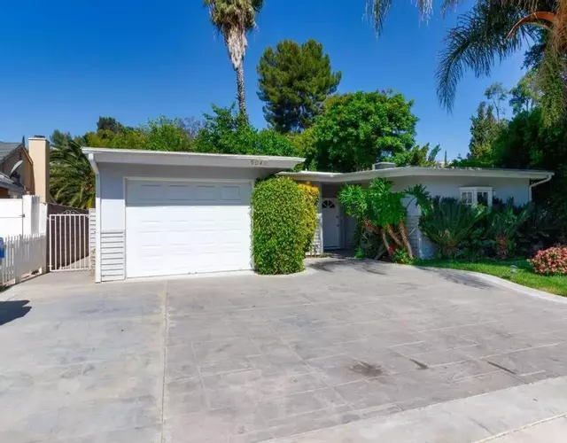 Woodland Hills Charmer