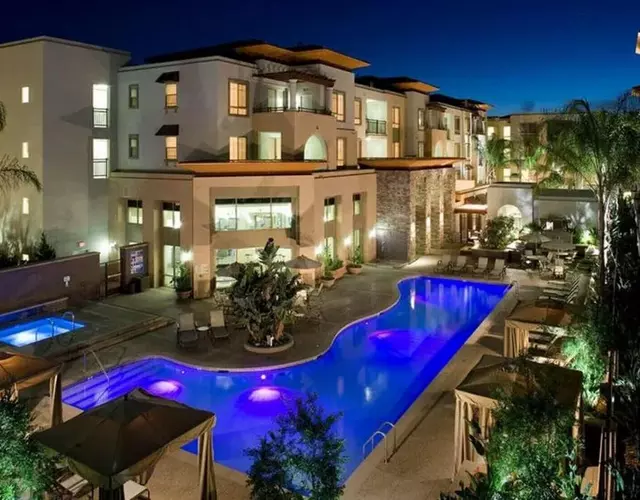 Woodland Hills Luxury Apt 2 bed CA