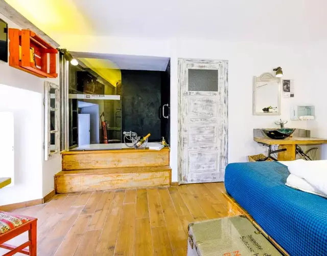 Lovin Book Guesthouse