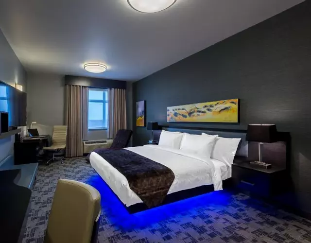Applause Hotel Calgary Airport by CLIQUE