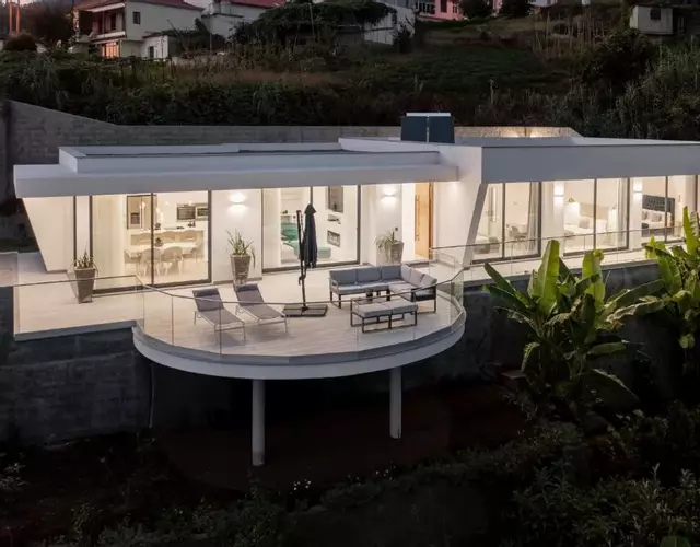 The White House by An Island Apart