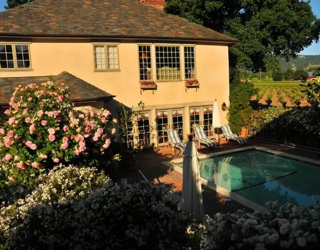 Vineyard Country Inn