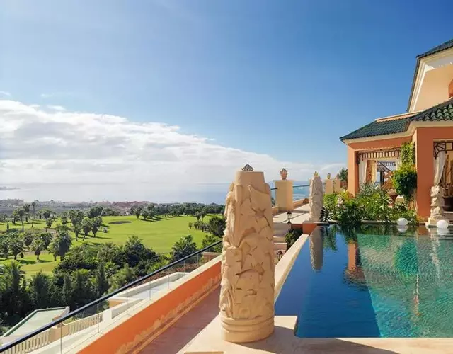 Royal Garden Villas, Luxury Hotel