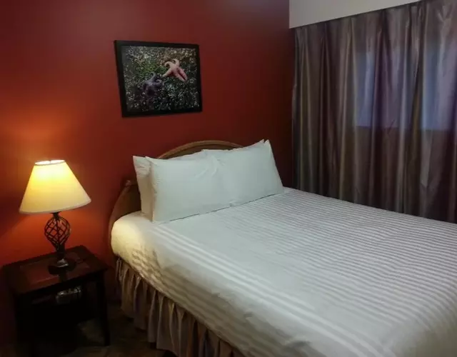 Edgewater Motel