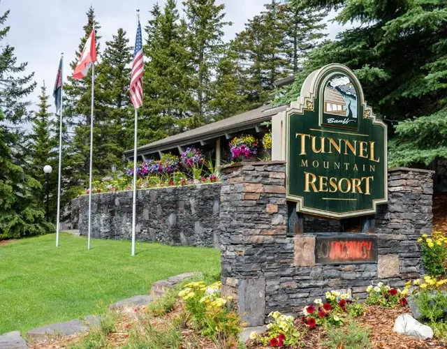 Tunnel Mountain Resort