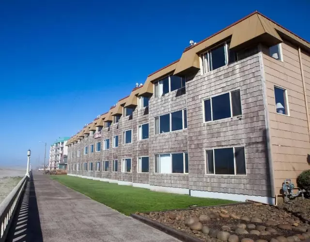 Ebb Tide Oceanfront Inn