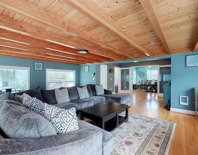 Rocky Beach House by the Cove