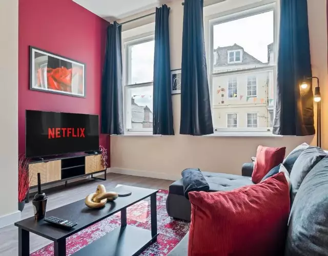 Prime Location - Modern 1BR in Canterbury Centre