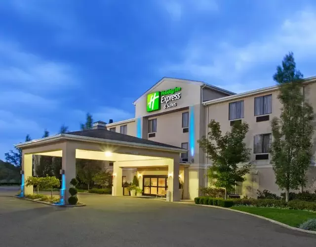 Holiday Inn Express & Suites Alliance by IHG
