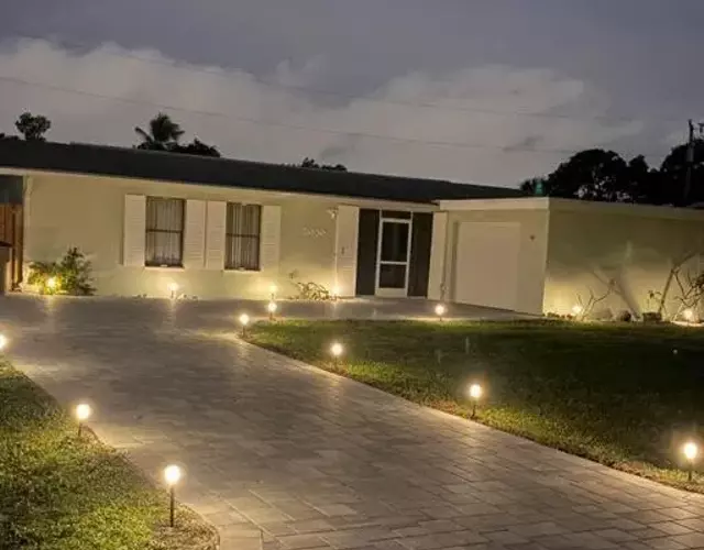 Cozy House in SE Cape Coral. Pet-friendly!
