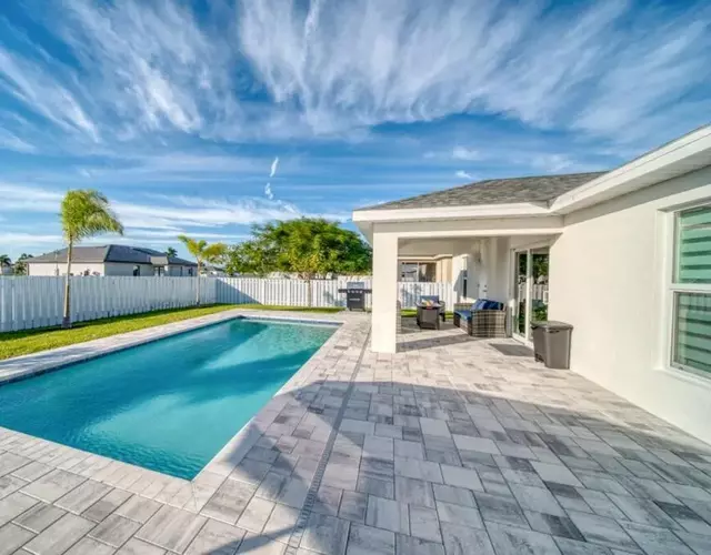 Modern Stay in The Cape- Heated Pool GameRoom