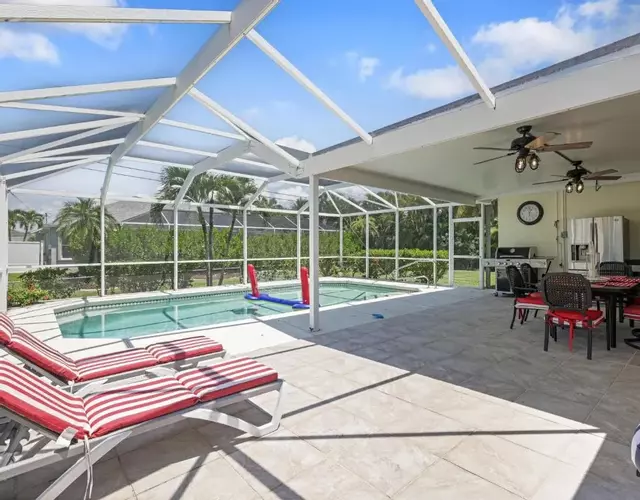 Ruby's Tropical Oasis, amazing indoor-outdoor living space