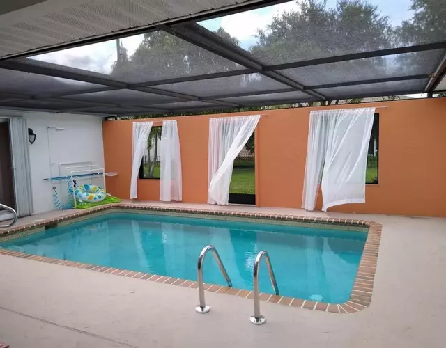 Your private resort with an enclosed pool close to everything