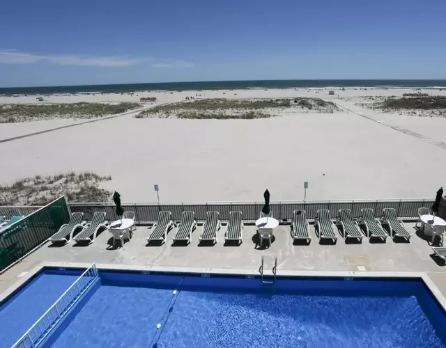 Commander by the Sea Motel