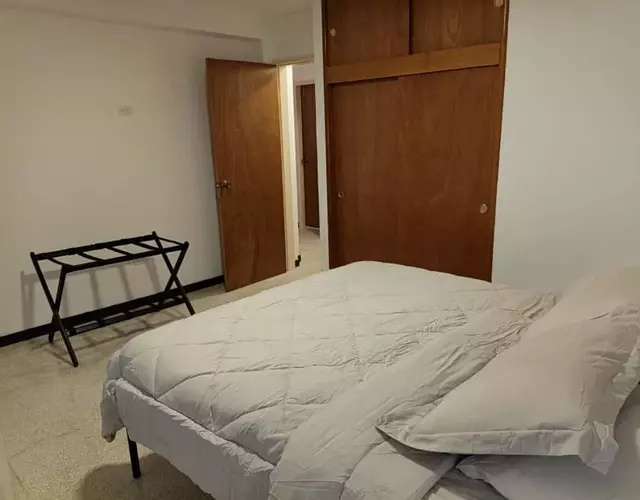 Apartamento Remodelado y Equipado con 2 Habitaciones ubicado en la mejor zona de la Avenida Fuerzas Armadas en el Centro de Caracas