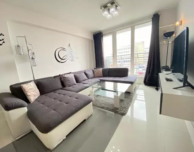 Contemporary City Centre Apartment in The Aspect