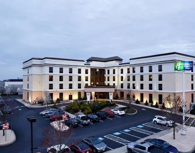 Holiday Inn Express & Suites Harrisburg West