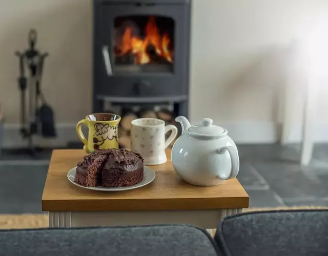 RURAL RETREAT WALES Indoor Hot Tub, Log Fire, Starry Skies, Woodland Walks