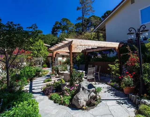 The Vendange Carmel Inn & Suites