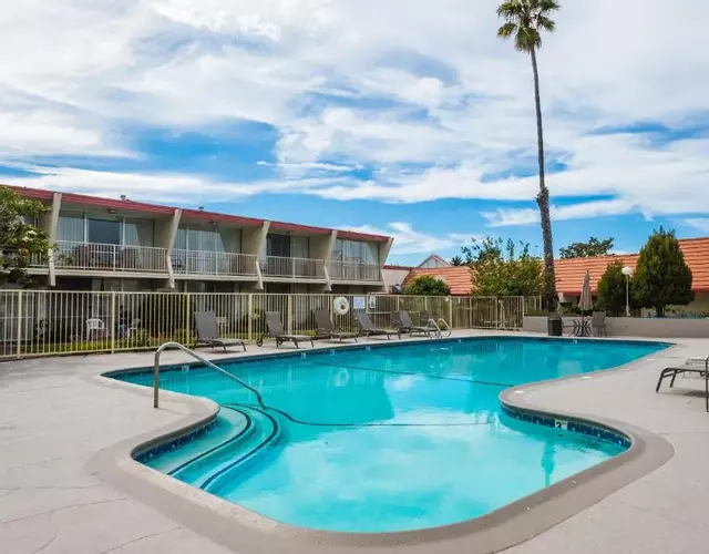 Travelodge by Wyndham Monterey Bay