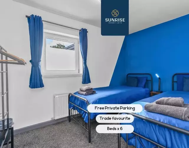 LAW 4 - INVOICE and REDUCED PRICE only via SUNRISE SHORT LETS DUNDEE, Private Parking lot, Free Wifi, Fully Equipped, 2 Bathrooms, 3 Bedrooms, 6 Beds, Newly Renovated, Mid and Long Term Stays only