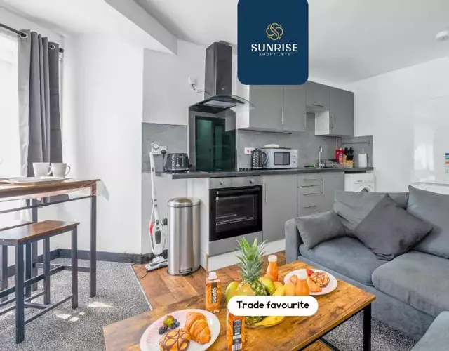 THE CLIPPIE - INVOICE and REDUCED PRICE only via SUNRISE SHORT LETS DUNDEE, 3 Rooms, 4 Beds, Recently Renovated, Free WiFi, Free Street Parking, Ground Floor, Fully Equipped, Short and Long Stay Rates