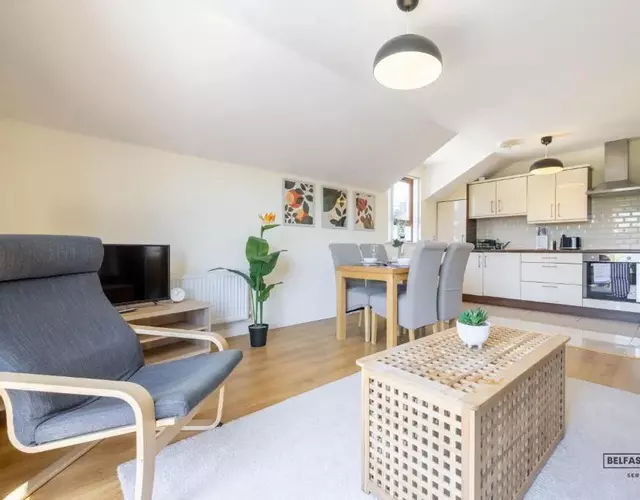 Belfast Quarters Stormont Escape