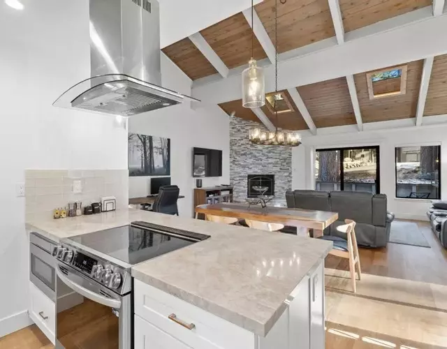 Fun & Air Conditioned Lake Tahoe 3 BR/2.5 BA Home