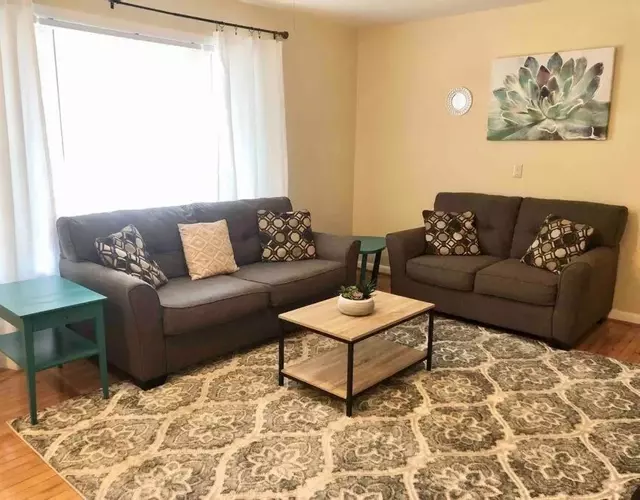 *Welcoming Cary Townhome*King Bed*Long Term Stays*