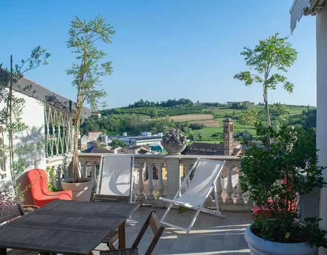 I Leoni Ruggenti Terrazza Incantata tra le Colline del Monferrato